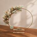 Trockenblumen-Ring mit Holzsockel