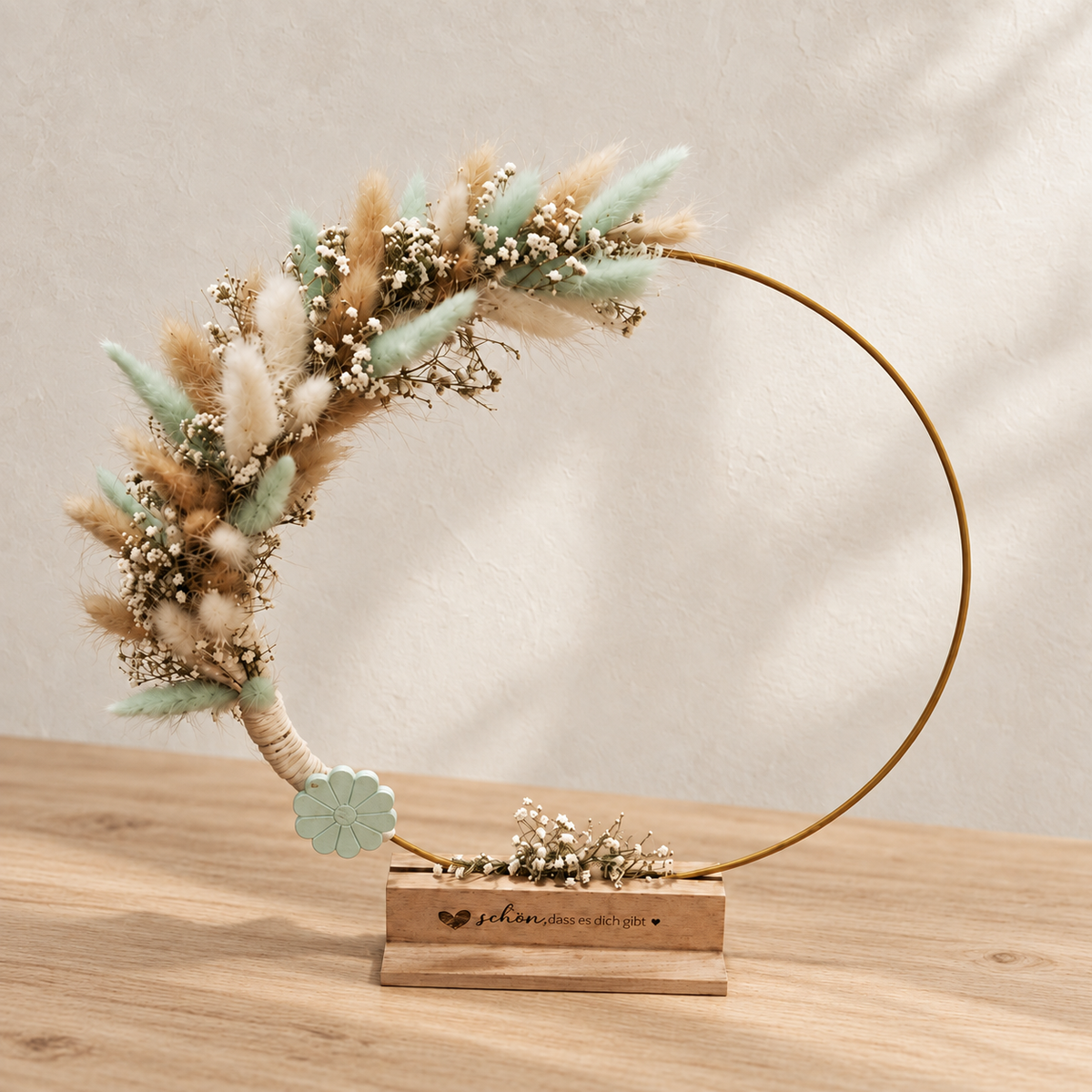 Trockenblumen-Ring mit Holzsockel