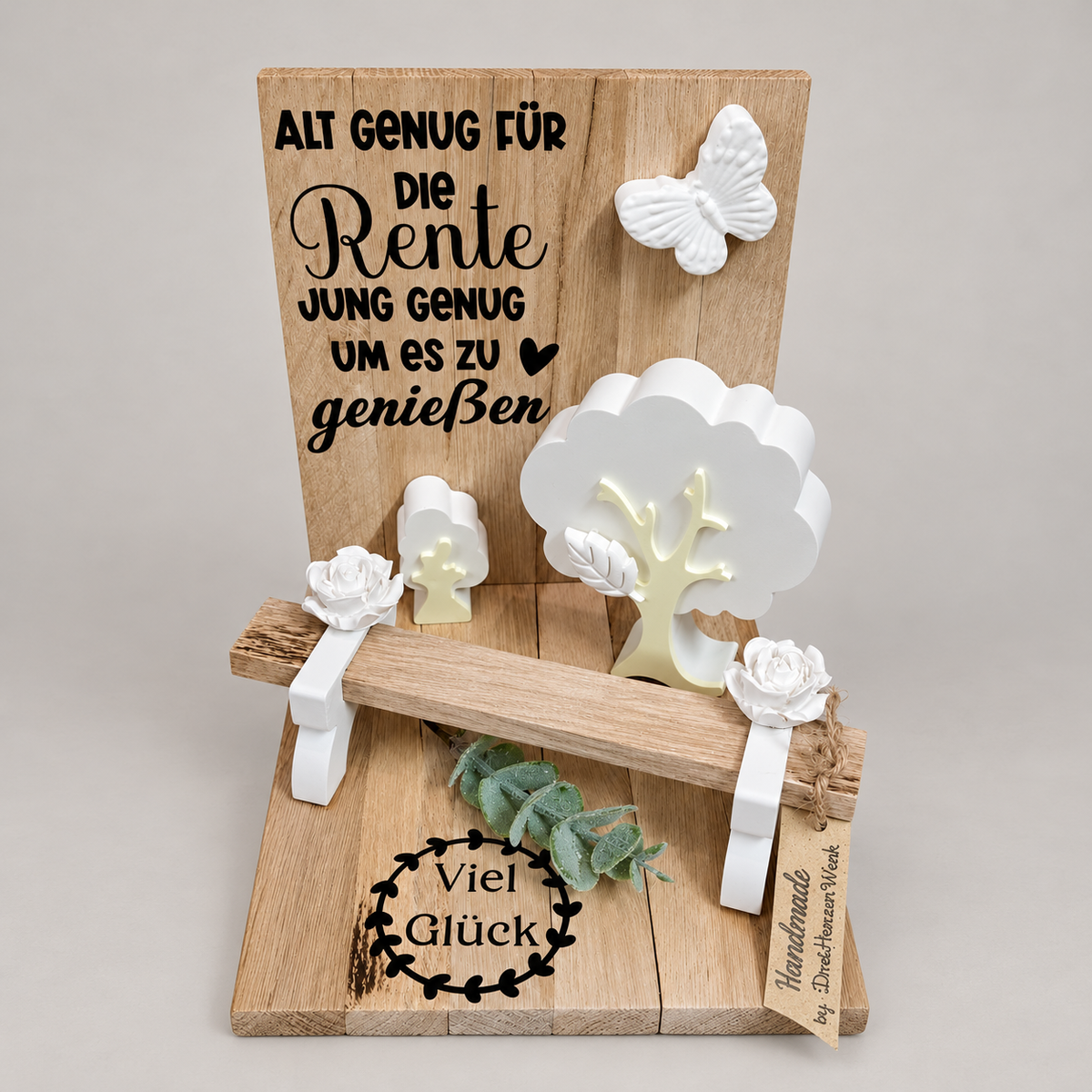 Rentnerbank Viel Glück mit Rentenspruch, weißen Bäumen, Rosen und Schmetterling