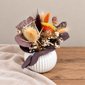 Trockenblumenstrauß Farbenzauber in Orange, Gelb, Bordeaux und Creme mit weißer geriffelter Vase